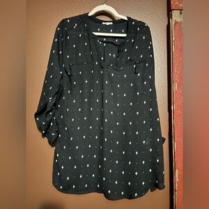 Maurices Black Top with White Geometric Design size 1x